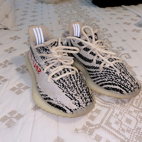 Yeezy boost size kids but could fit a women size as well - Main Image